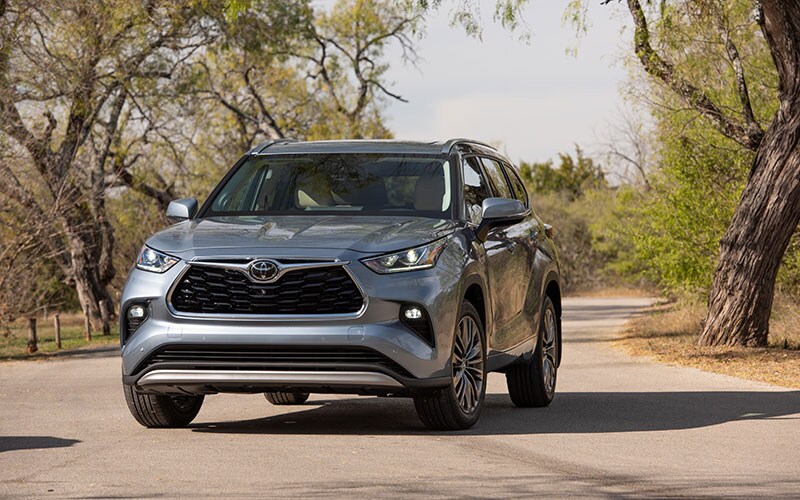2020_Toyota_Highlander_Platinum_AWD_Moon-Dust_006.jpg