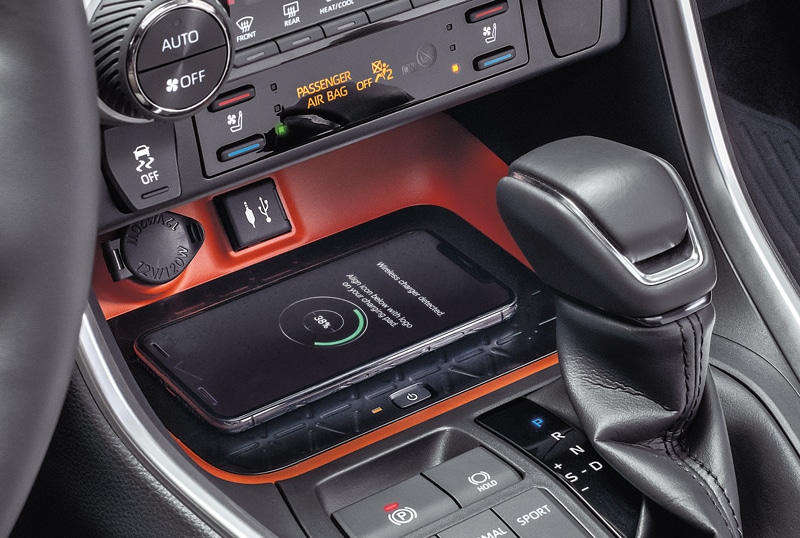 2021_Rav4_Qi_Wireless_Charging.jpg