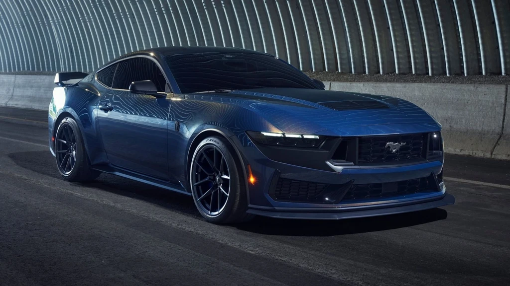 2025 Ford Mustang Dark Horse Handling
