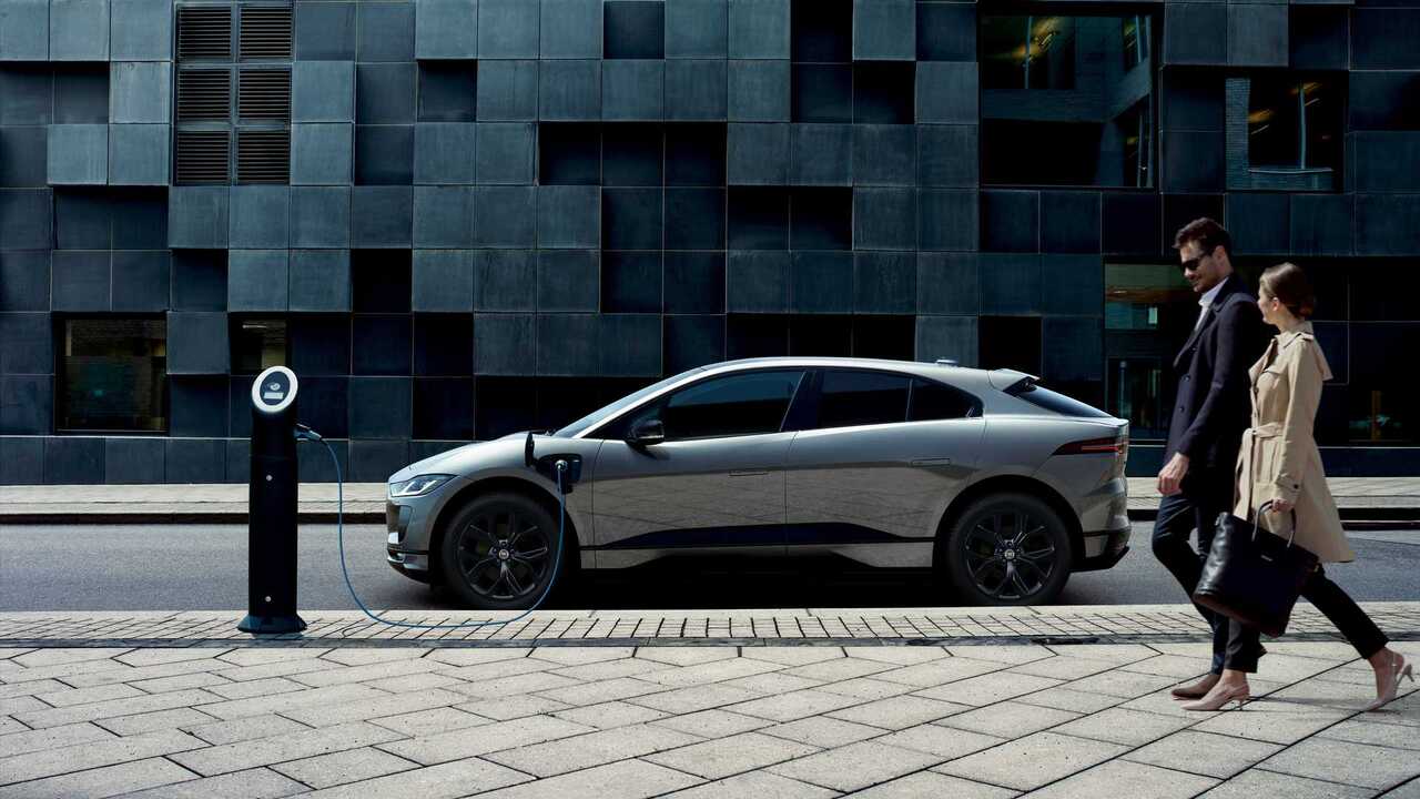 jaguar-i-pace-black-2021-5.jpeg