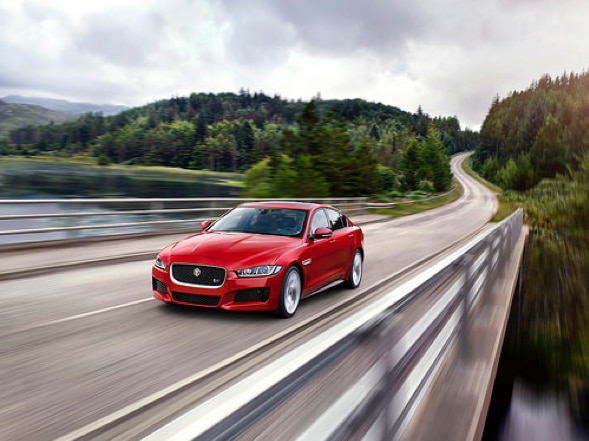Jaguar XE vs BMW Series 3 Performance