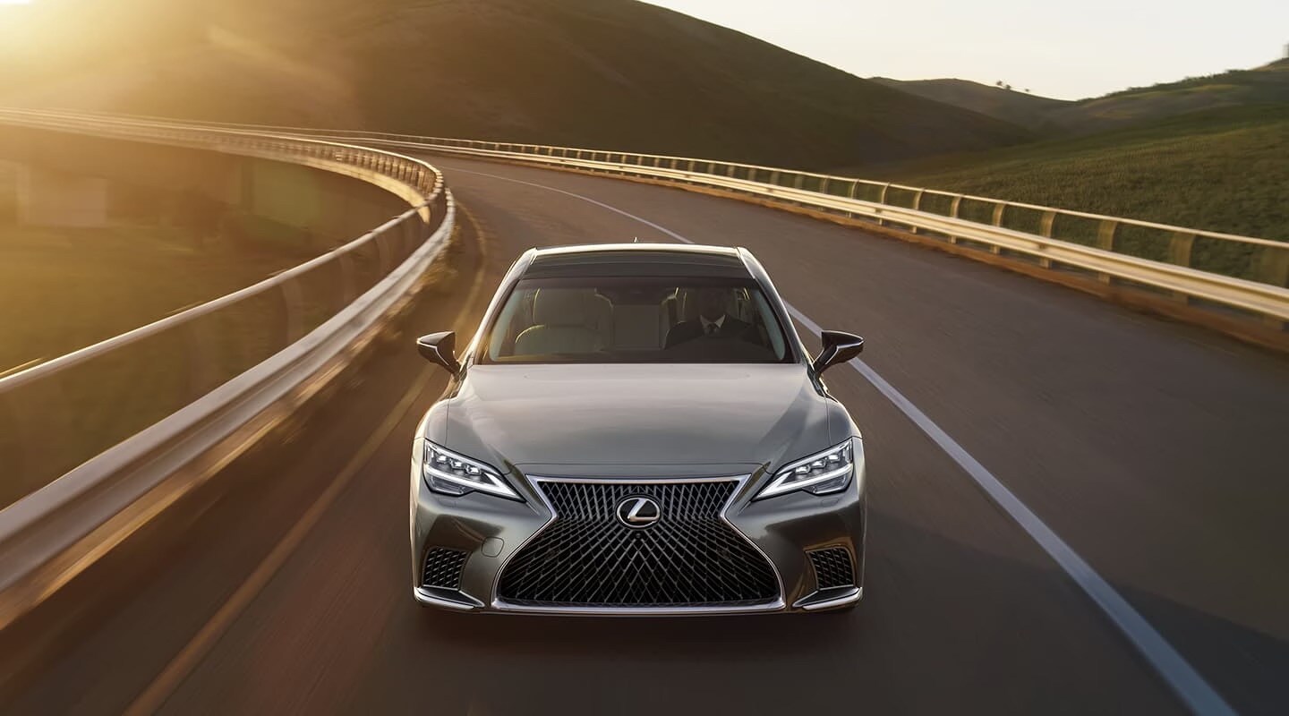Lexus-LS-safety-header-desktop-1440x800-LEX-LSG-MY21-0056-01_M75.jpeg