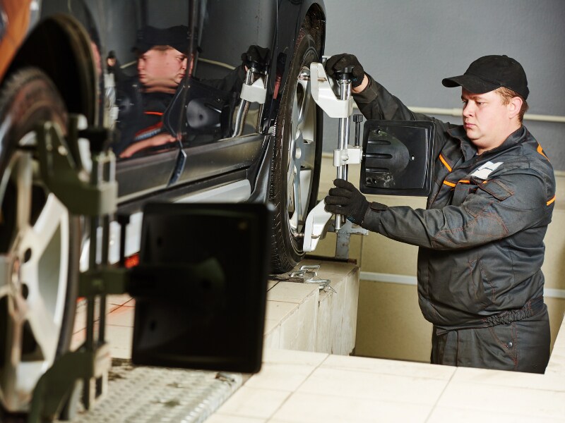 Lexus alignment service bay