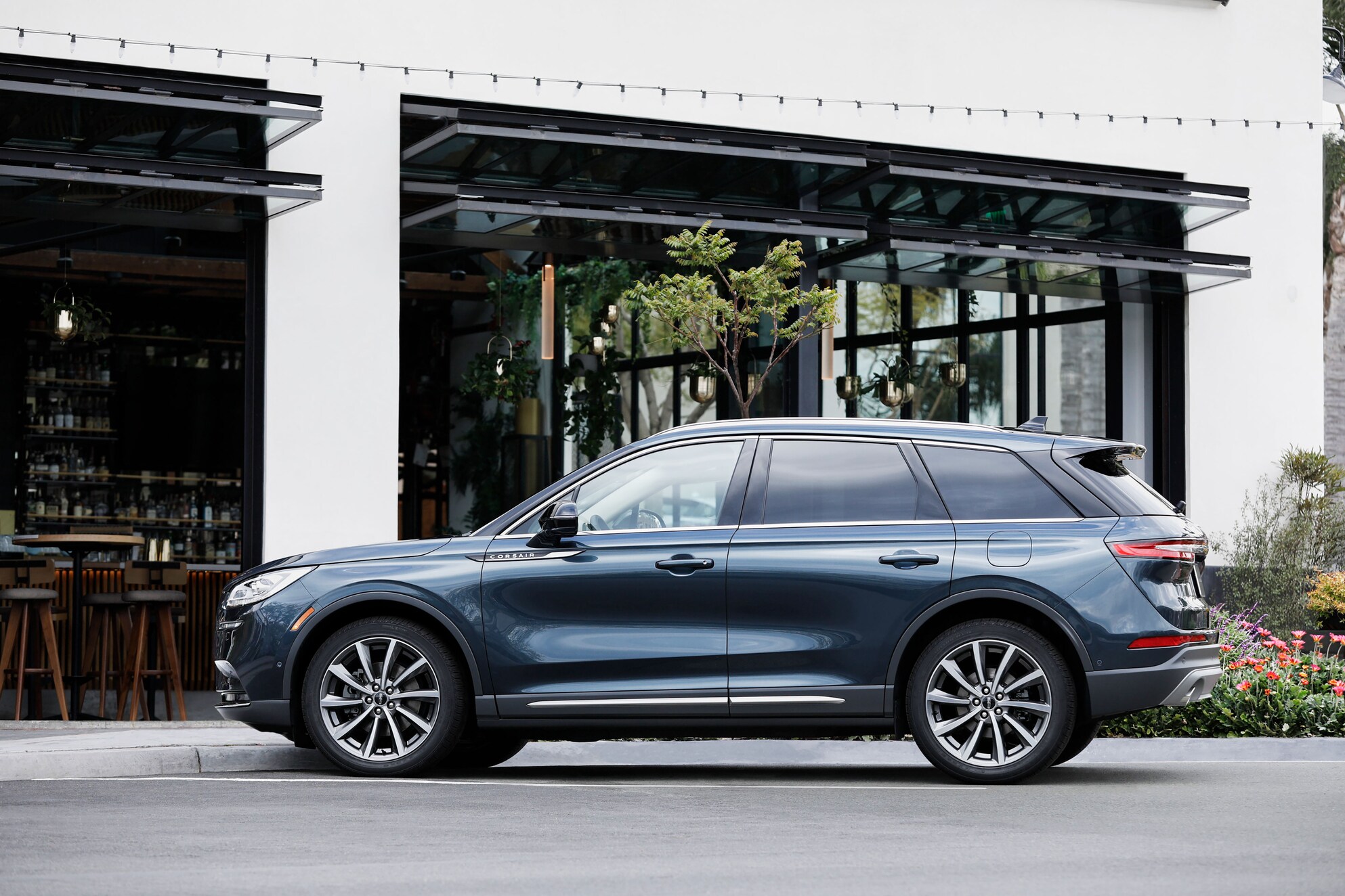 2020-Lincoln-Corsair-Standard-SUV-L07.jpeg