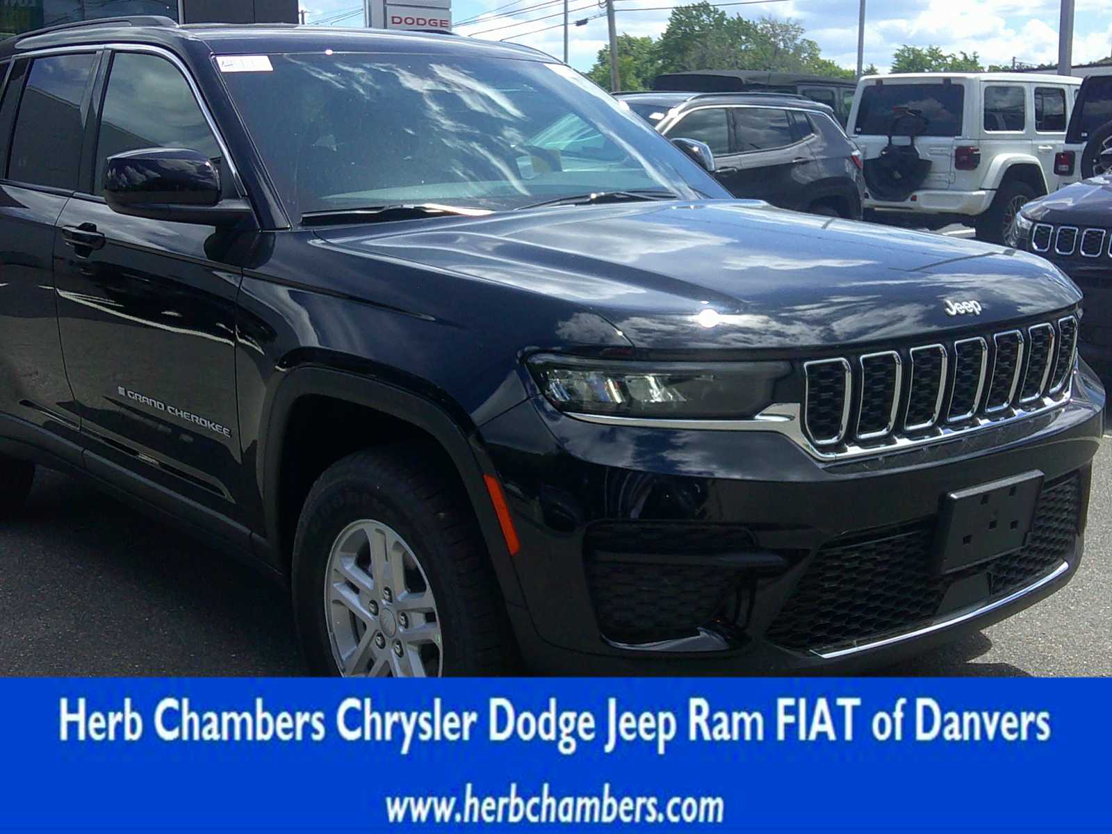 2024 Jeep Grand Cherokee LAREDO 4X4