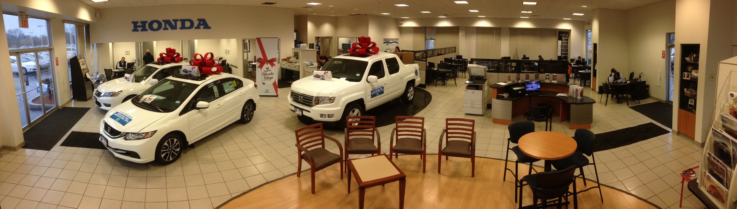 showroomchristmas.jpg