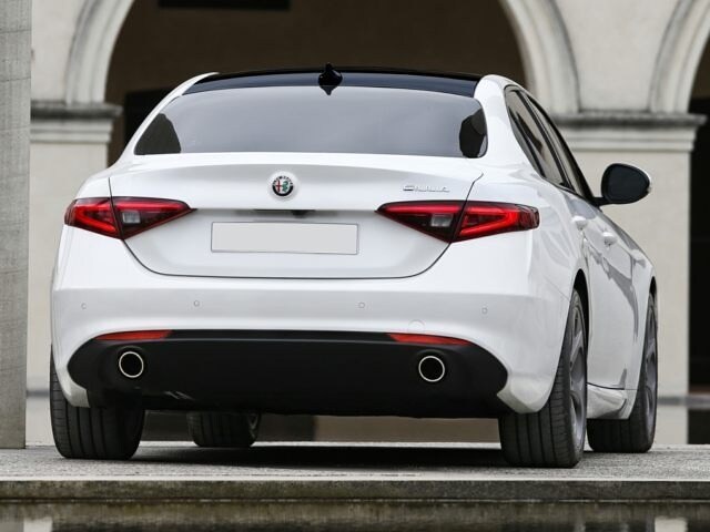 2018 Alfa Romeo Giulia white 2018 Alfa Romeo Giulia white