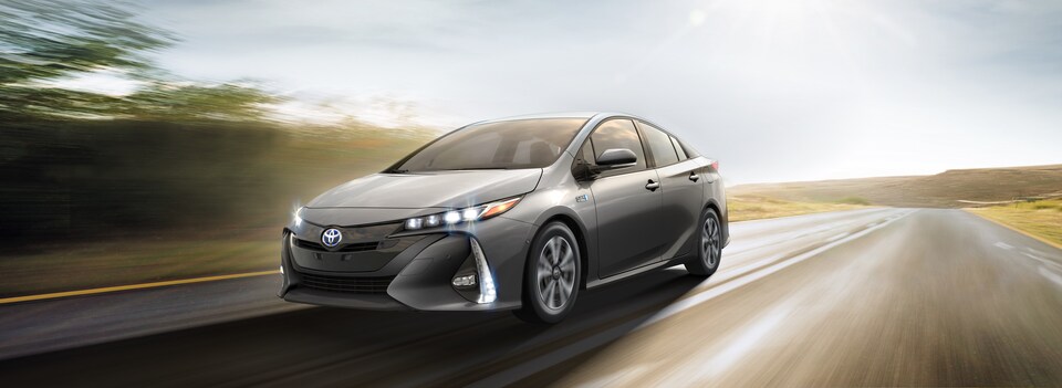 2017-Toyota-PriusPrime-Advanced-LIftback-L03 (2).png