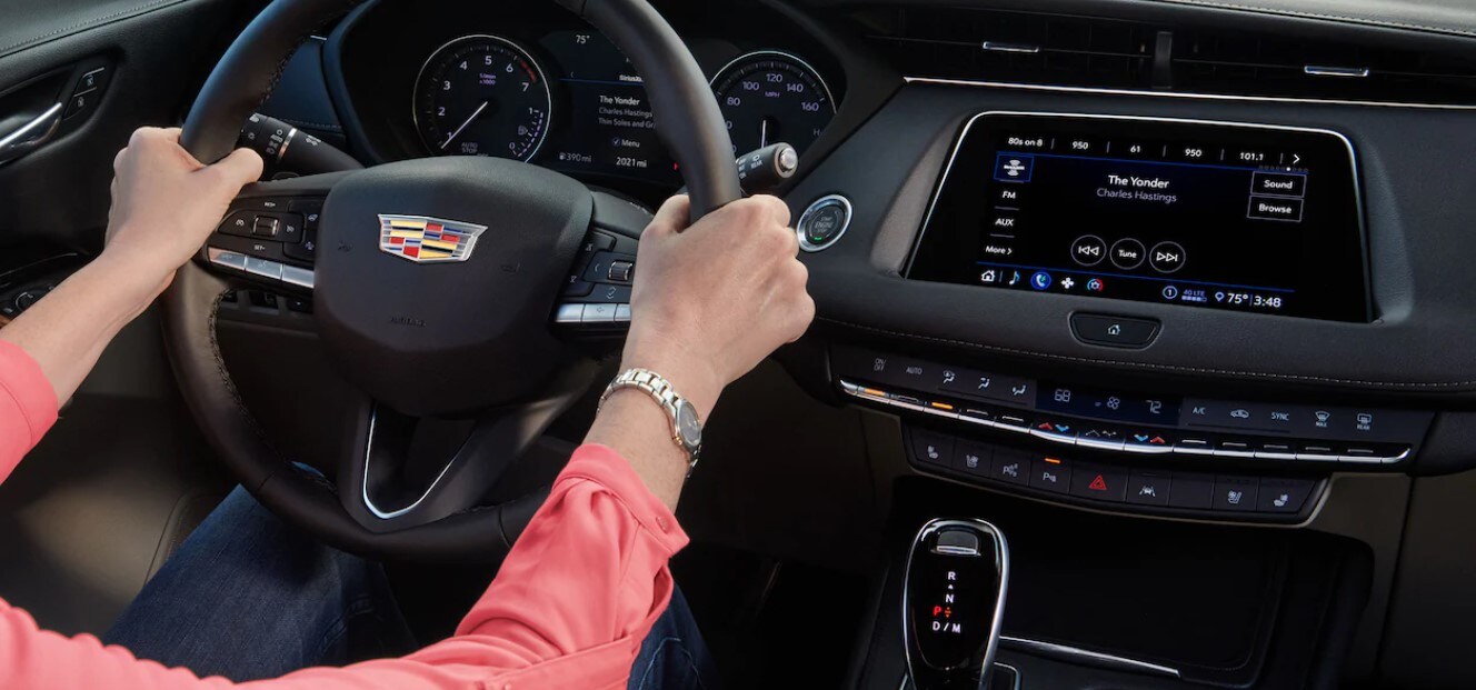 2022 Cadillac XT4 Steering Wheel and Touchscreen