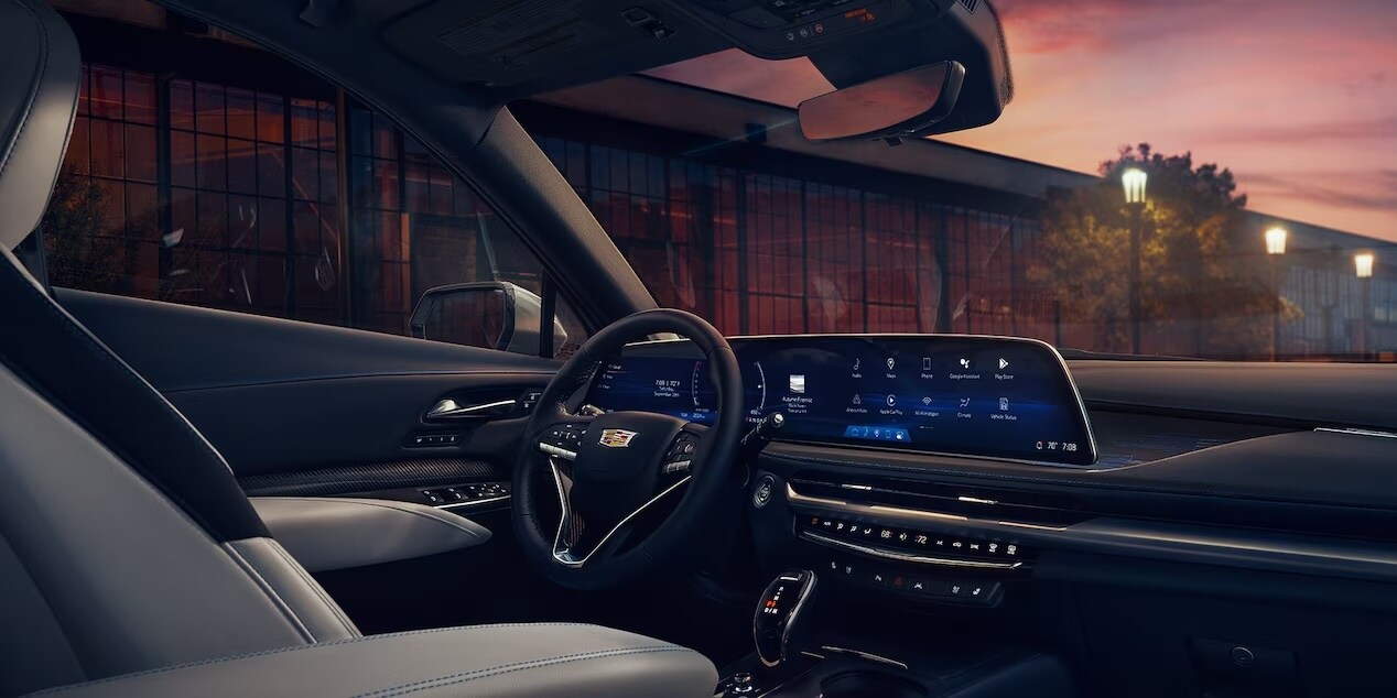 my24-xt4-gallery-modal-interior-sport-led-screen.jpeg