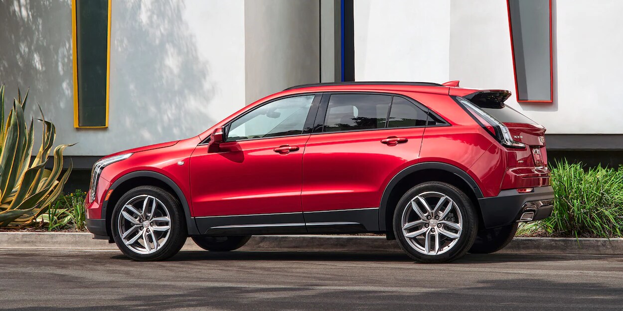 2022 Cadillac XT4 Lease near Naperville, IL