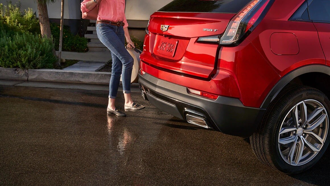 2023 Cadillac XT4 Premium Luxury Hands-Free Power Liftgate