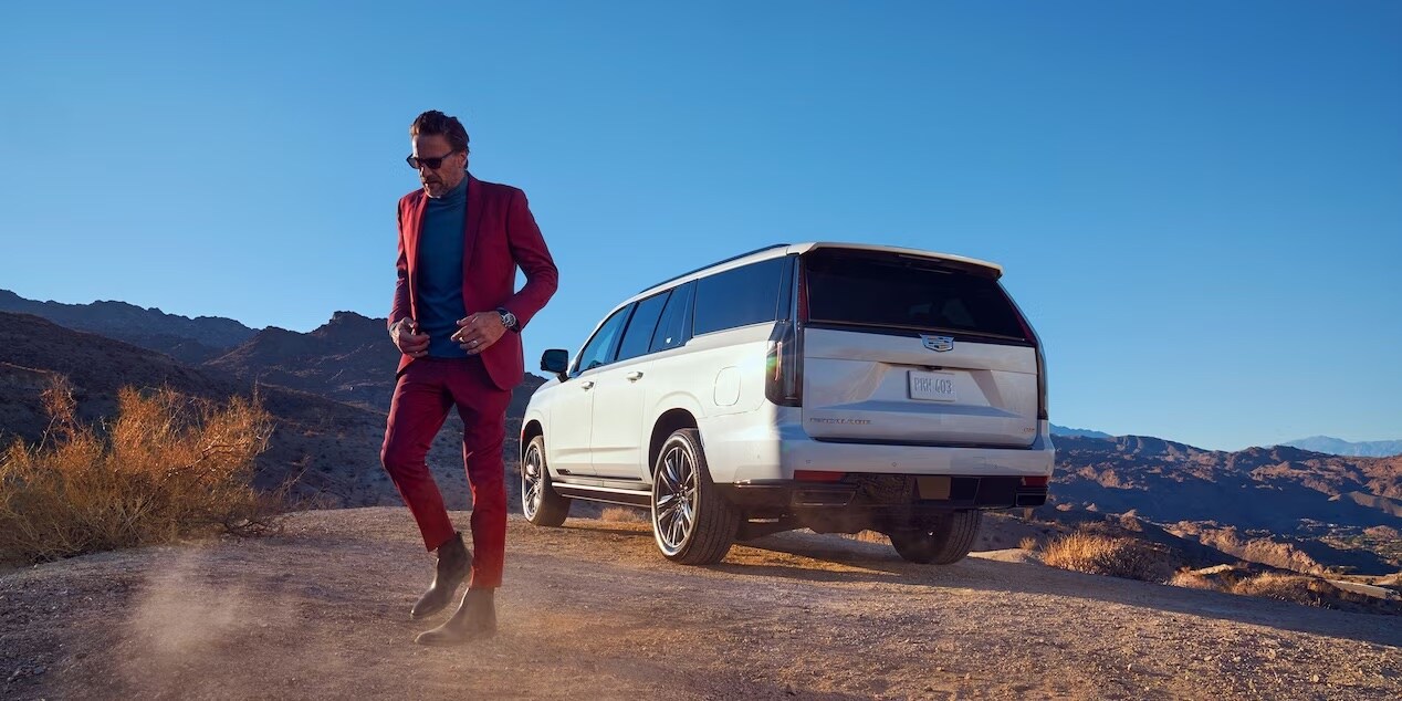 2023 Cadillac Escalade vs 2023 Lincoln Navigator near Naperville, IL