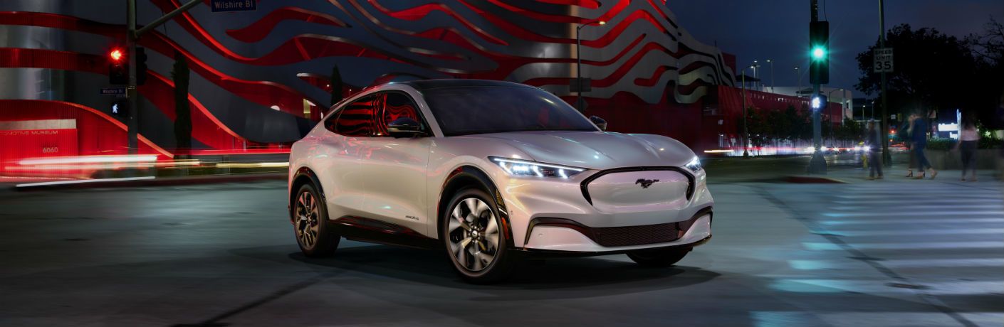 2020-Ford-Mustang-Mach-E-A_o.jpg