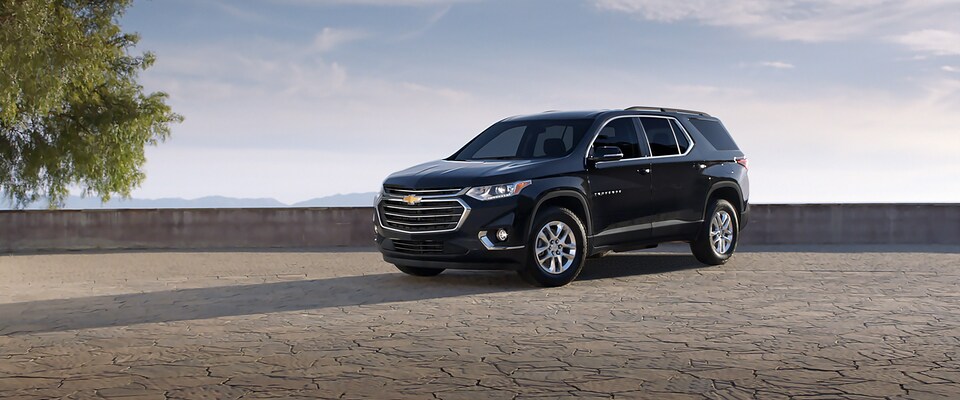 2021-Chevrolet-Traverse-LT-SUV-cropped.png