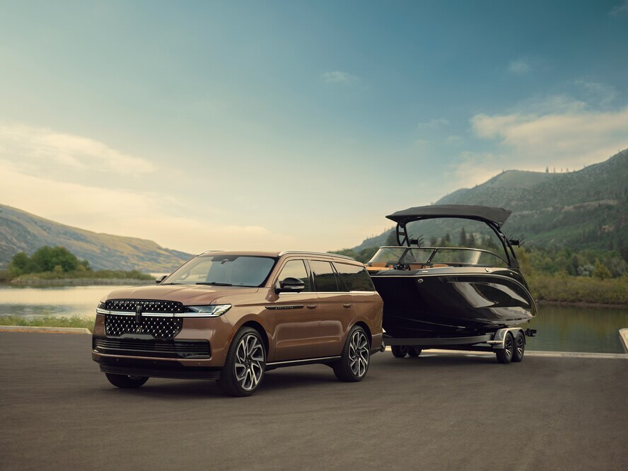 2026 Lincoln Navigator vs 2026 Cadillac Escalade