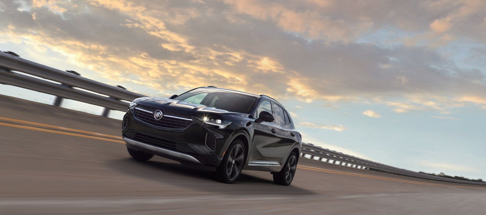 2021-Buick-Envision-Essence-SportTouringPackage-SUV-L01.jpg