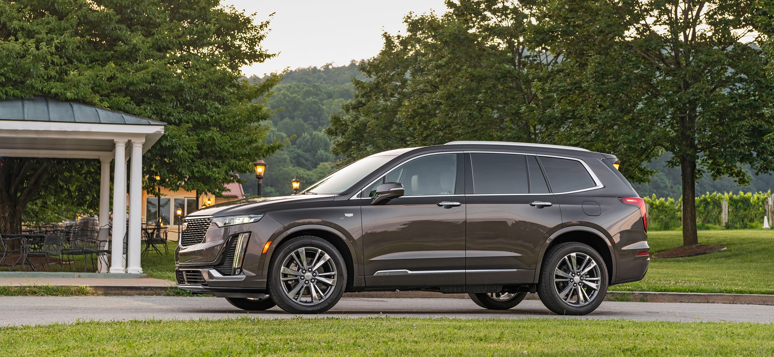2021-Cadillac-XT6-PremiumLuxury-SUV-L14.png