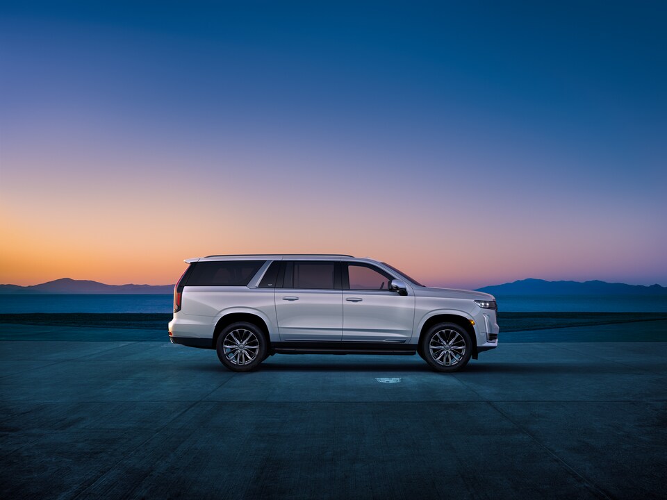2022-Cadillac-EscaladeESV-Luxury-SUV-L01.jpeg
