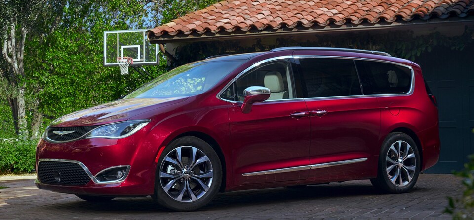 2018-Chrysler-Pacifica-Touring-L-Van-L01-Cropped.png
