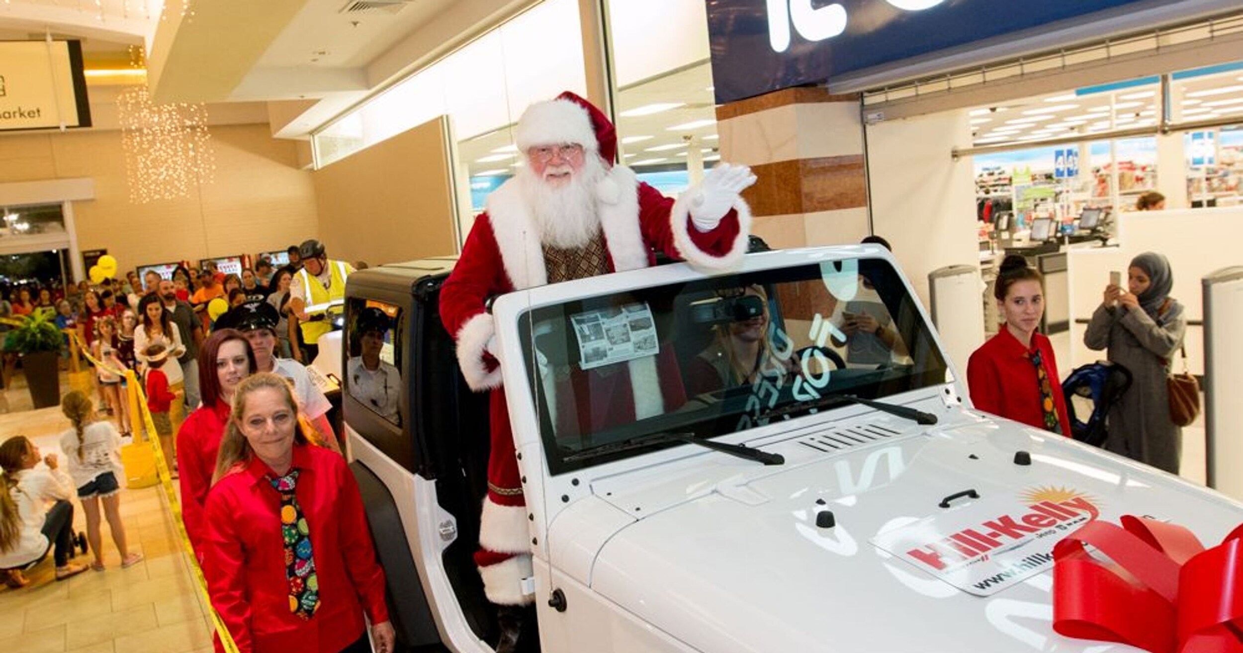636139309783621847-sm2016-1104-santa-arrives-cordova-mall-0015.jpg