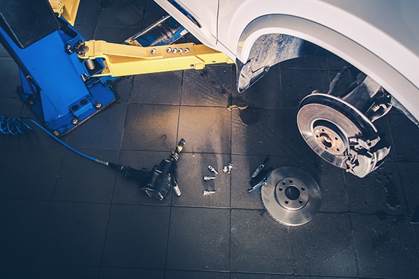 braking-discs-and-pads-JRE3YVN.jpg
