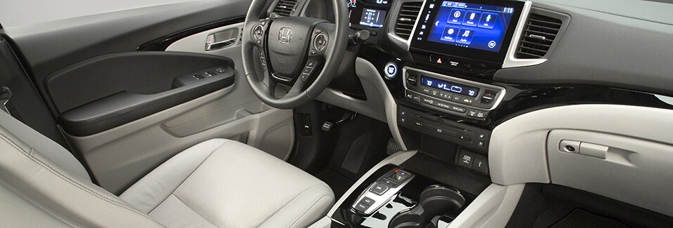 2016hondapilotinterior.jpg