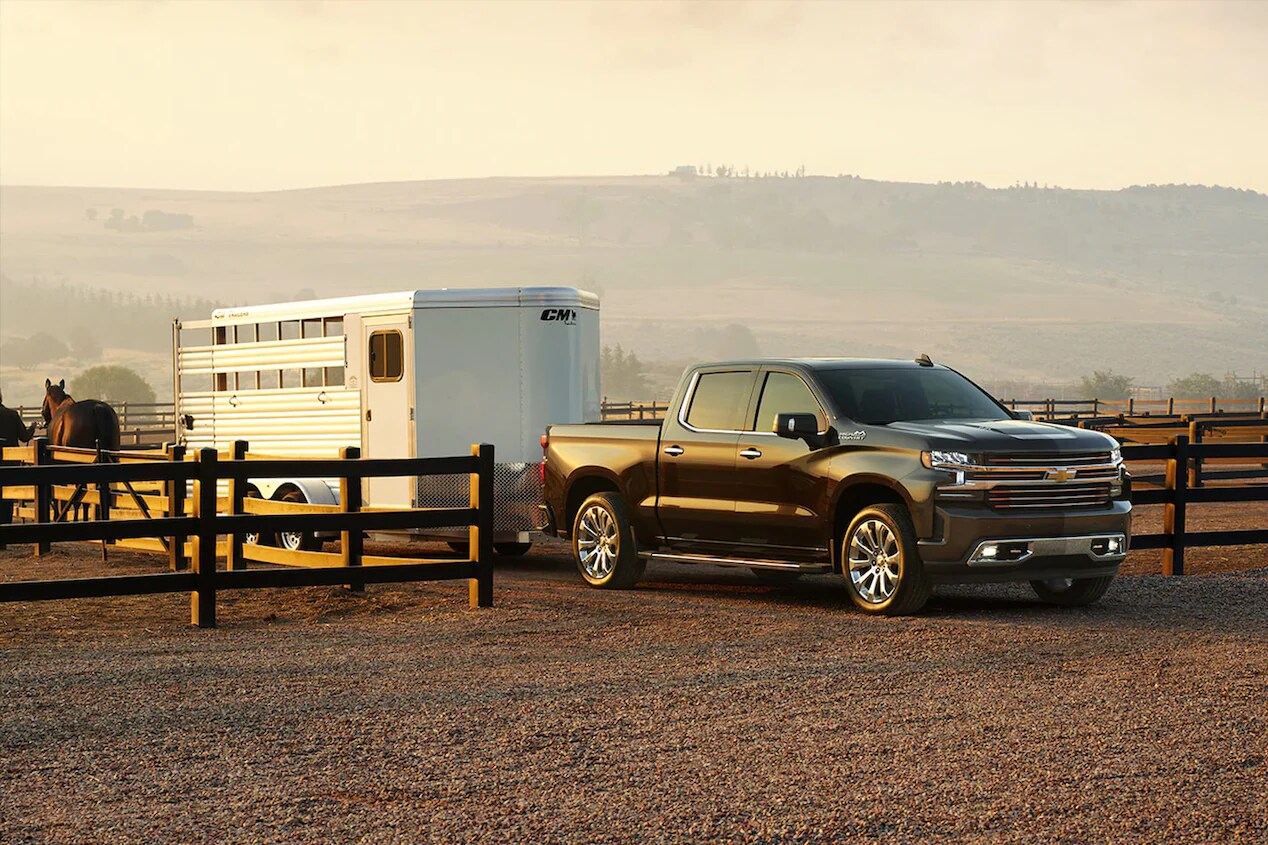 2022-silverado-ltd-towing-04.png