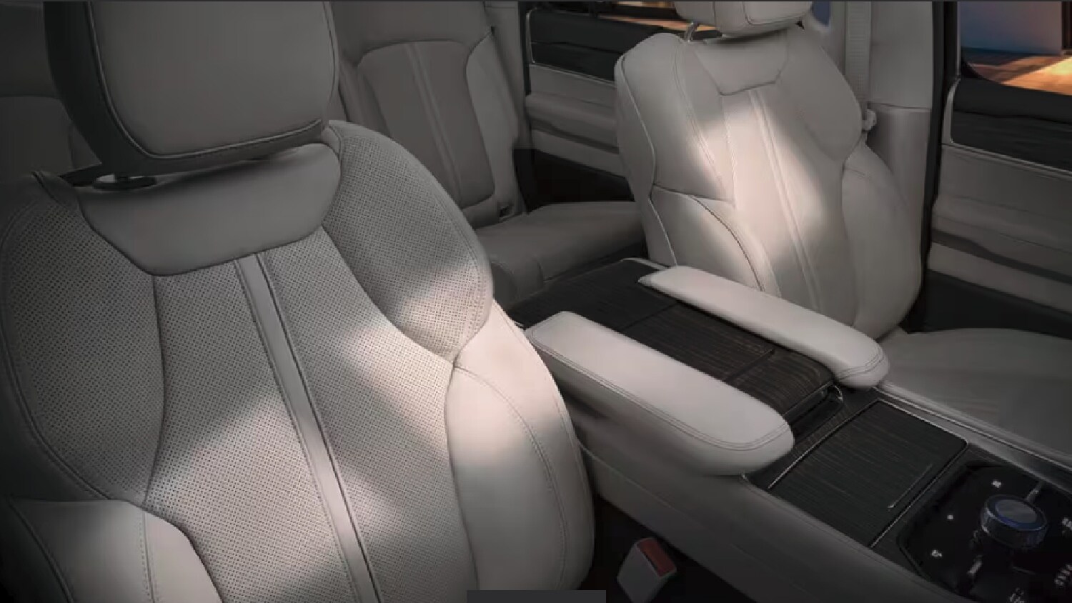 2024%20Wagoneer%20Seats.jpg