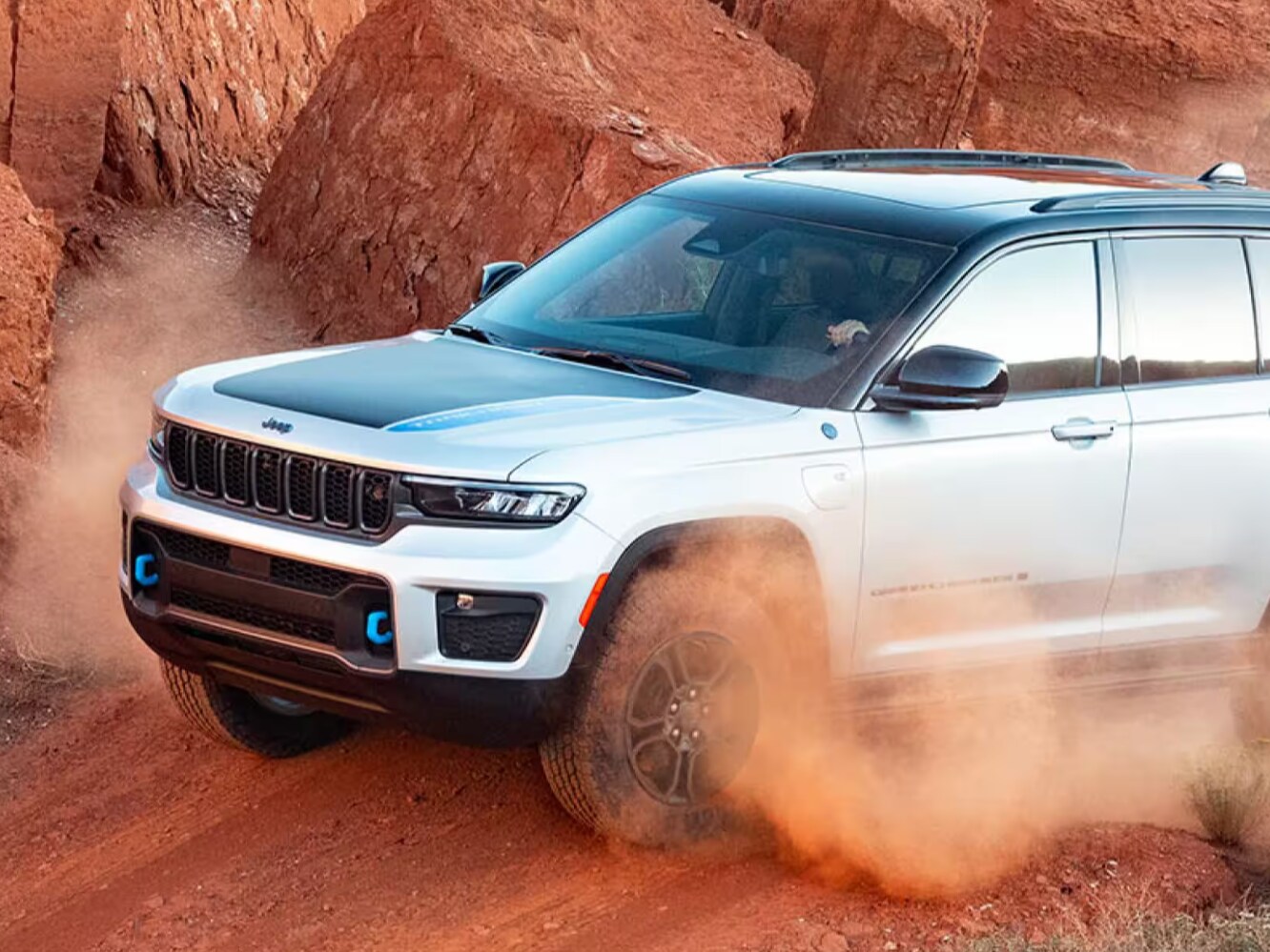2024%20Jeep%20Grand%20Cherokee%20dirt.png