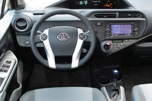 ag_12priusc_dash.JPG