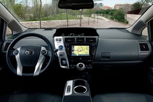 2013-Toyota-Prius-Plus-Interior-2.jpg