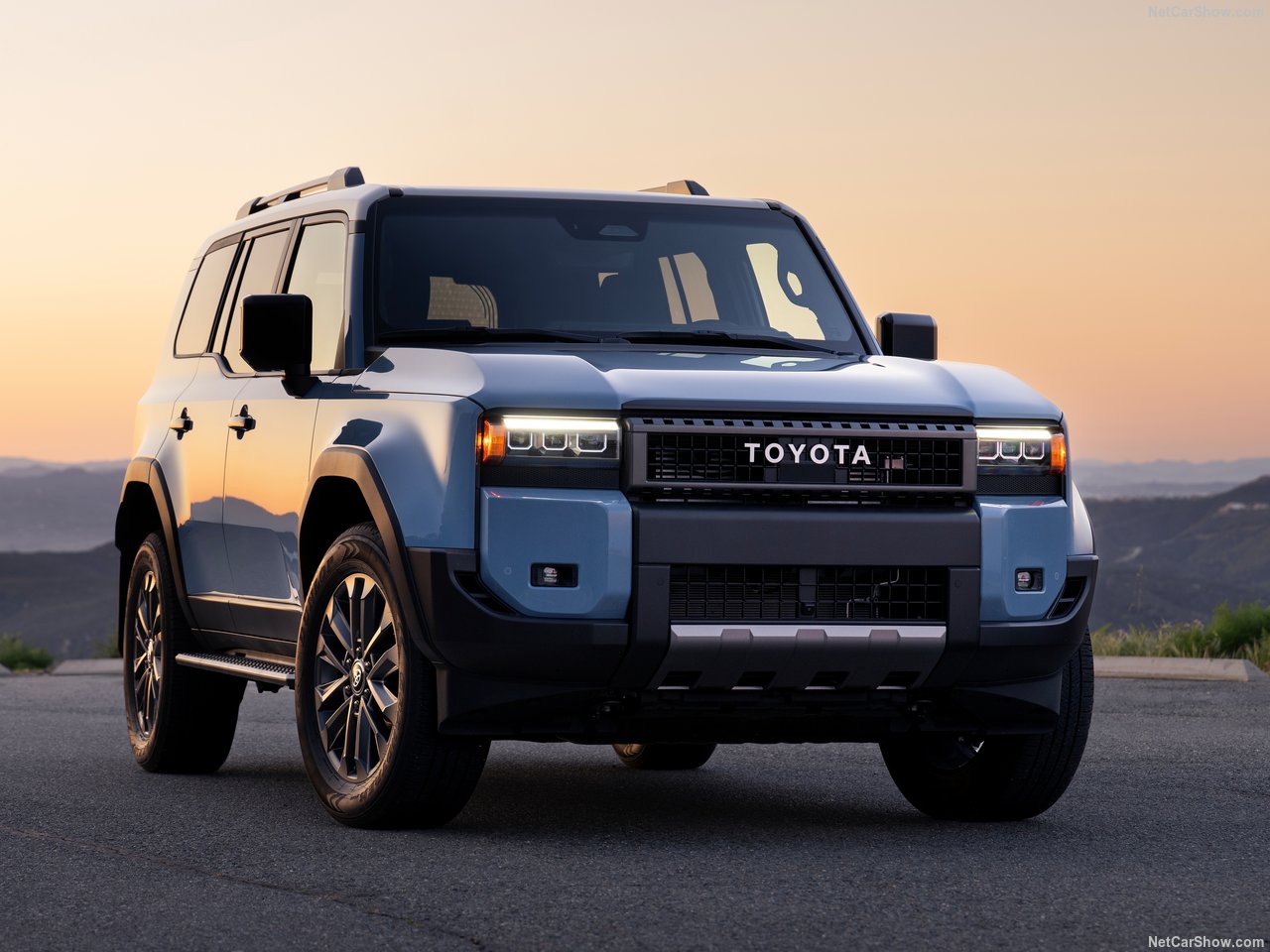 Dashboard display showing hybrid power distribution and Multi-Terrain Select