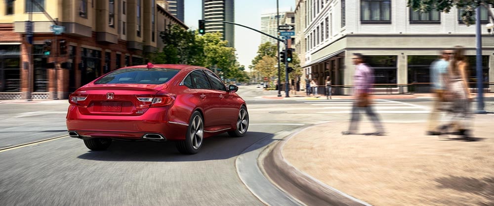 2018-accord-gallery-ext-touring-20-turbo-in-downtown-1400-1x.jpg