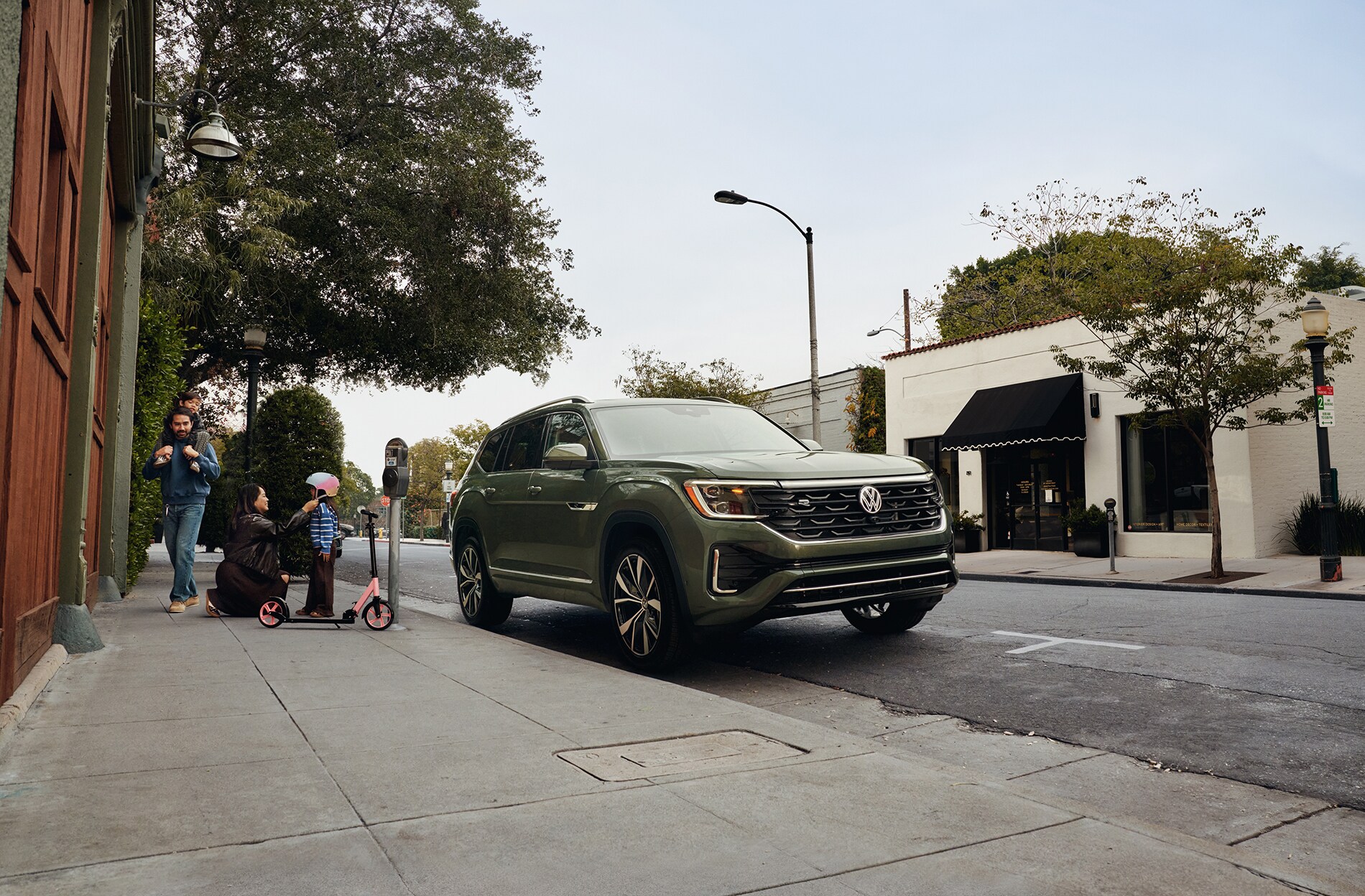 VW Atlas Interior Space vs Toyota Highlander | Hoover Volkswagen