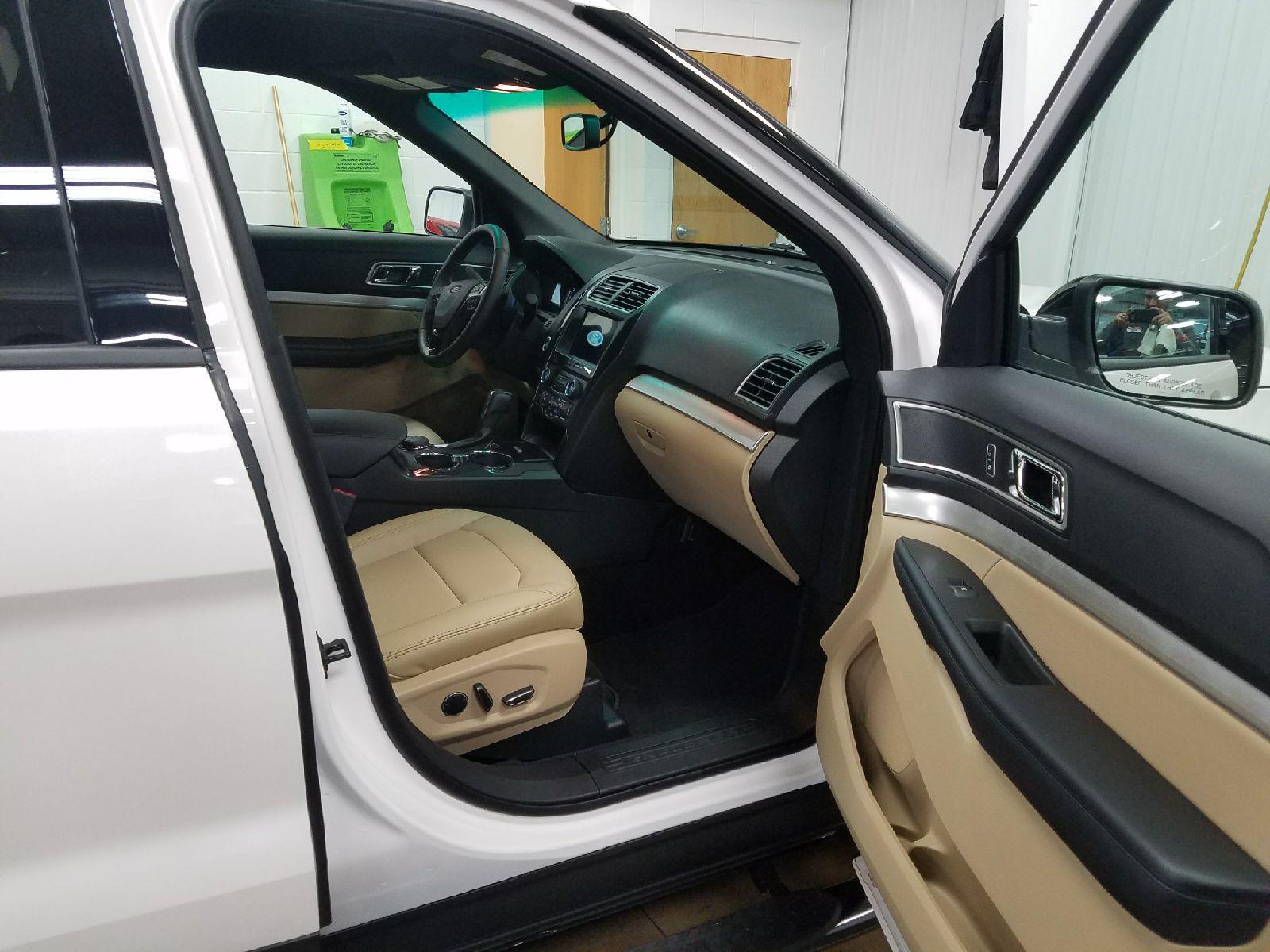 Exploerer Interior 2