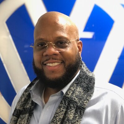 HVVW-369_0016_Eric Anderson Sales Consultant.jpg