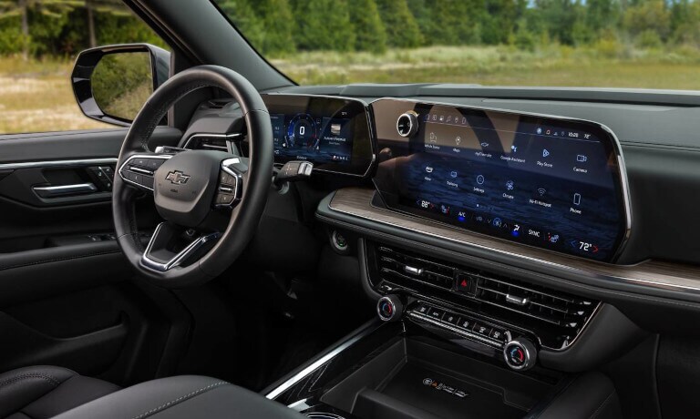 2025 Chevy Tahoe dashboard and infotainment system
