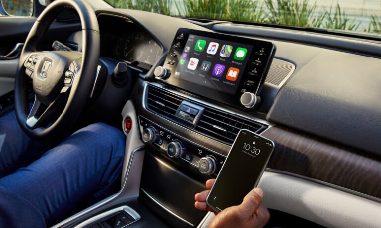2021 Honda Accord interior infotainment system Apple CarPlay