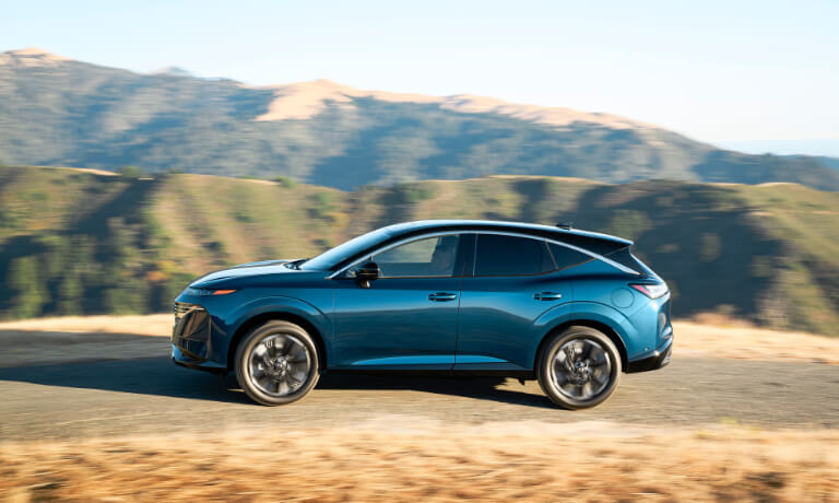 2025 Nissan Murano side view driving fast