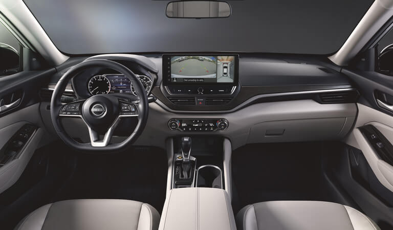 2025 Nissan Altima interior dashboard and backup camera