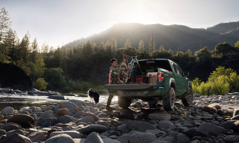 2025 Nissan Frontier with bike in bed