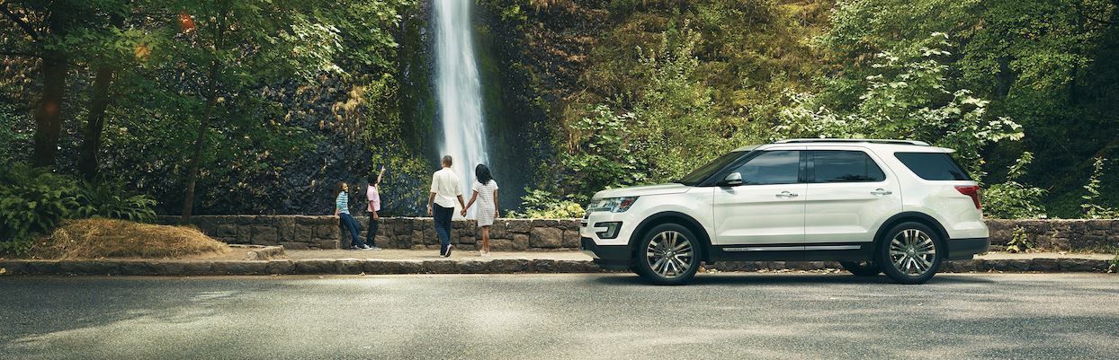 explorer_banner.jpg Ford Explorer with a family