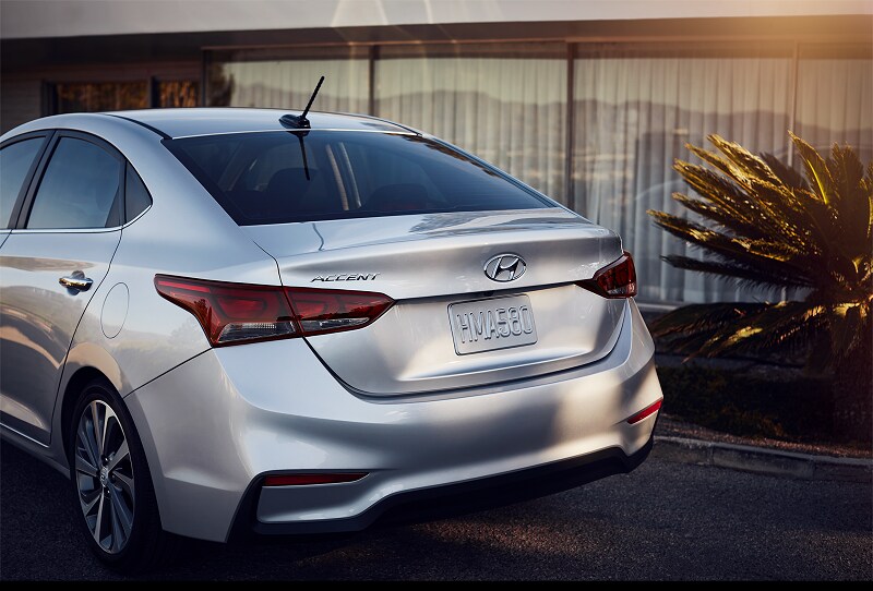 2018_Accent_Ultimate_Silver_0019_Badging