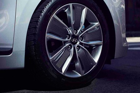 17 Inch Alloy Wheels aerodynamic design