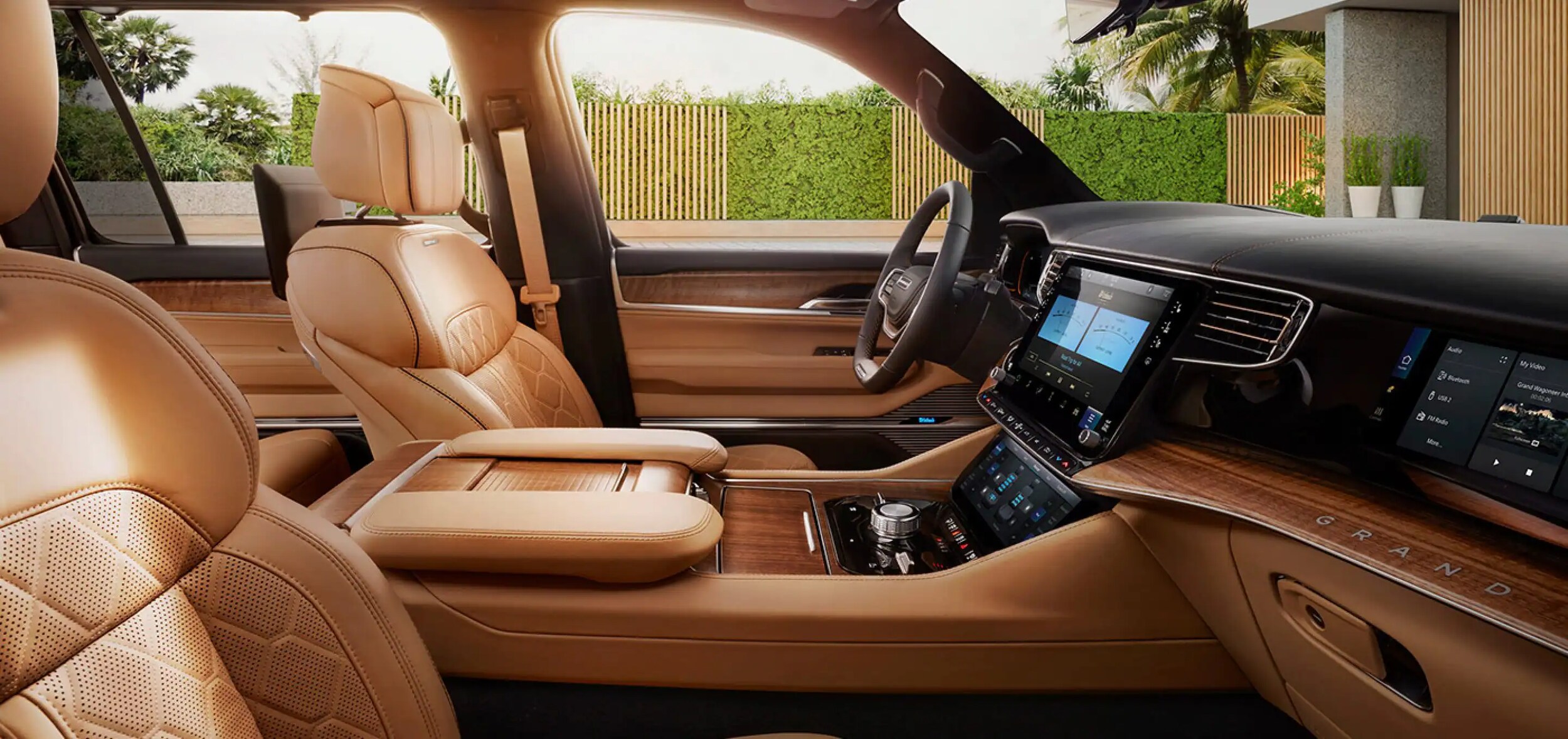 2022-Grand-Wagoneer-Gallery-console.png