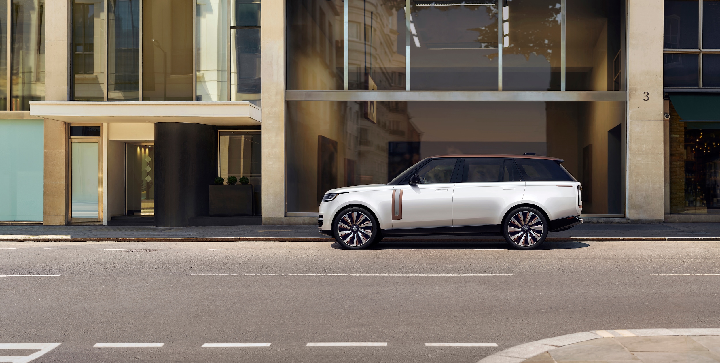 2023-LandRover-RangeRover-LongWheelbase-SV-SerenityWheelAddOn-SUV-L01 (2).jpg