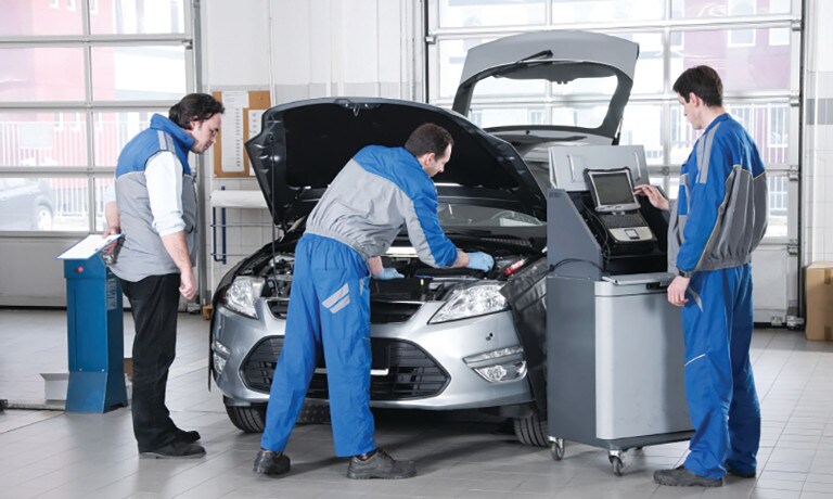Mechanics Service in dealership