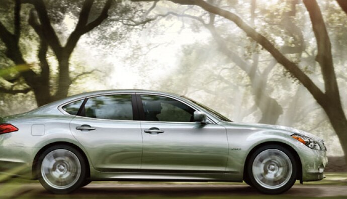 Infiniti M Hybrid.png
