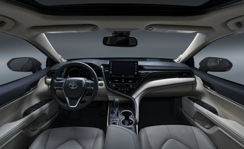 my21-camry-xle-008-1594759521.jpg
